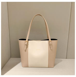 Bolso de fieltro de moda nueva para el verano 2026 con tres correas, diseño de cocodrilo abierto y empalmes, bolso cruzado para mujer, compatible con modelos madre-hija. - Product Image 1