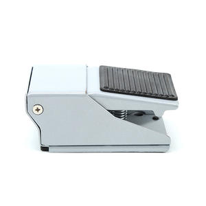 วาล์วเท้าเหยียบลมแบบพลาสติก 4F210-08 ใหม่และมือสอง FV420 วาล์วเปลี่ยนทิศทางลมกระบอกสูบ 320 แผงสวิตช์เท้าเหยียบ - Product Image 4