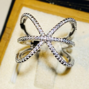 Anello a Linea Incrociata per Donne, Gioiello da Dito Scintillante e alla Moda - Product Image 4