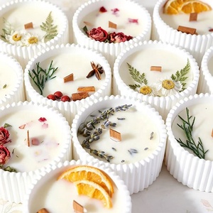 Vela Aromática Artesanal de Luxo com Flores Secas, Sem Fumaça, em Vaso Decorativo de Gesso para Presente de Aromatização de Ambiente - Product Image 2