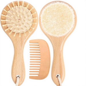 Venta al por mayor personalizado de madera de bambú <span class=keywords><strong>natural</strong></span> Sisal cerdas de pelo de cabra <span class=keywords><strong>cepillo</strong></span> de pelo de bebé y peine conjunto para recién nacido-Madera - Product Image 1