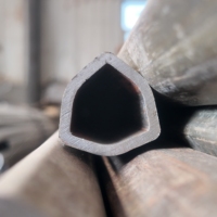 Tubo Triangular de Alta Precisión API ASTM A500 Grado B, Alta Rigidez Estructural, Resistencia a Impactos, Tamaño Personalizado