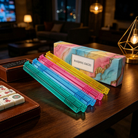 Ensemble d'accessoires de Mahjong de voyage 4 pièces, supports de tuiles de Mahjong colorés transparents antidérapants, boîte cadeau imprimée de qualité supérieure pour jeu à domicile ou en soirée