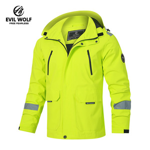 Veste de sport d'extérieur imperméable à capuche pour homme Evil Wolf Tiyo, coupe-vent respirant et léger pour la randonnée et les activités sportives - Product Image 1