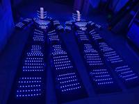 Nouvelle scène de danse sur échasses en plastique avec des yeux LED uniques et étonnants pour les fêtes d'anniversaire