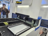 Machine de pliage de tôles pour portes et armoires en aluminium, entièrement automatique, à aspiration, 1m, avec moteur servo