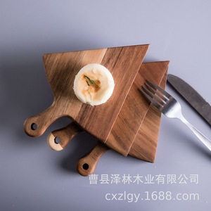 Assiette à steak en bois irrégulière avec poignée pour servir des pizzas et des plats lors de fêtes - Product Image 3