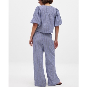Ensemble assorti décontracté pour femme, motif gingham, 2 pièces : haut court à manches bouffantes à nouer sur le devant et pantalon taille haute à jambes larges, idéal pour les vacances - Product Image 3