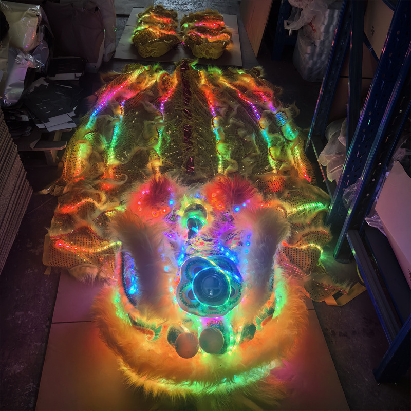 Efecto de luz brillante de león doble amarillo