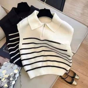 Pull sans manches et débardeur décontracté minimaliste pour femme, gilet tricoté rayé rétro à col zippé pour femme - Product Image 3