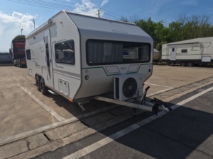 Caravane Xishunlong Cube 780 |   Caravane de voyage de luxe légère de 7,8 m |   Châssis AL-KO |   Intérieur entièrement en aluminium |   <span class=keywords><strong>Camping</strong></span>-<span class=keywords><strong>car</strong></span> hors réseau | - Product Image 1