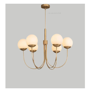 Lustre design moderne du milieu du siècle à 6 lumières en laiton avec globes en verre dépoli, luminaire suspendu pour salon - Product Image 1