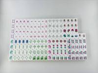 Mahjong américain avec tapis, 160 tuiles de luxe gravées en mélamine verte à 4 couches de 32 mm, portable pour les divertissements des clubs sociaux