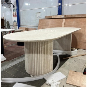 Tavolo da Pranzo in Travertino Lucidato Stile Wabi Sabi, Forma Ovale Morbida con Colonne Romane Scanalate, Arredamento Minimalista per Sala da Pranzo - Product Image 4