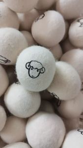Boules <span class=keywords><strong>de</strong></span> lavage en feutre <span class=keywords><strong>de</strong></span> <span class=keywords><strong>laine</strong></span> biologique XL (6-7 cm) antistatiques pour machine à laver, boules <span class=keywords><strong>de</strong></span> séchage durables en <span class=keywords><strong>laine</strong></span> – Vente en gros - Product Image 6