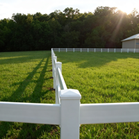 Clôture en PVC blanc de 8 pieds à 2 rails, assemblage rapide, kit de paddock pour chevaux en vinyle, modélisation 3D, résistant aux intempéries, installation facile
