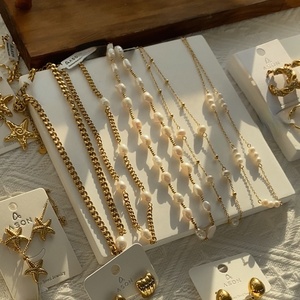 Conjunto de Collar de Perlas Apilables Minimalistas Chapadas en Oro de 18K, Collar de Perlas Barrocas y Redondas para Mujer, Venta al por Mayor Personalizada - Product Image 2