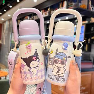 Botella de Agua Aislada Sanrio Kuromi Pochacco para Niños, Uso Escolar, con Correa para el Hombro, Verano 2025 - Product Image 1