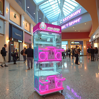 Machine à pattes pour quatre personnes pouvant accueillir des jouets en peluche, une machine de jeu de pièces de monnaie de poupée fine et une salle de jeux vidéo
