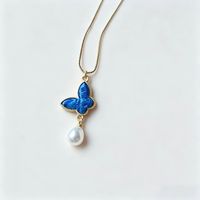 Collier Pendentif Papillon en Brocart Bleu Zhuang Plaqué Or et Perles, Fabriqué sur Mesure pour Femmes, avec Artisanat Héritage ICH