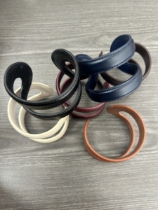 Nouveau bracelet vintage en cuir véritable, un élément stylé, minimaliste et audacieux, un accessoire de niche unique. - Product Image 3