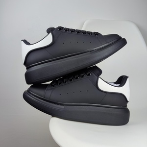 Zapatillas Deportivas de Alta Calidad, Color Negro, con Suela Gruesa y Cordones, Estilo Moderno para Caminar y Correr, para Hombre - Product Image 4