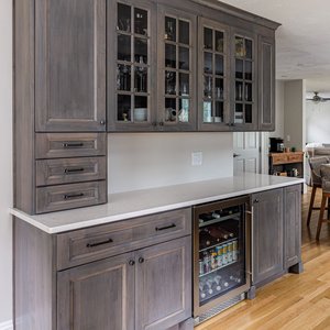 Shaker personalizzato <span class=keywords><strong>legno</strong></span> scuro e bianco mobile da <span class=keywords><strong>cucina</strong></span> con vetro frontale aperto scaffalatura in quarzo controsoffitto isola Cabinet - Product Image 4