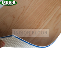 Carreaux de sol en vinyle PVC de conception européenne 4.5mm Grain Intérieur Gymnase Écoles Bureaux Terrains de basket-ball Utilisation polyvalente Hôtels