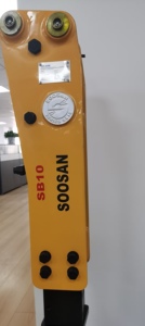 Marteau hydraulique de type supérieur SB10, corps principal jaune, 0,8-2,5 tonnes, compatible avec les caractéristiques standard et garantie de douze mois - Product Image 5