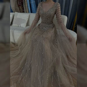 Vestidos de Noche Largos Árabes <span class=keywords><strong>con</strong></span> Cuello en V Azul, Adornados <span class=keywords><strong>con</strong></span> Cuentas, <span class=keywords><strong>con</strong></span> Mangas Tipo <span class=keywords><strong>Capa</strong></span>, Serene Hill LA72750, Elegantes Vestidos para Ocasiones Formales - Product Image 4