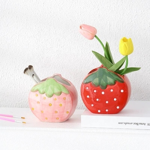 Support de Rangement en Céramique Style Fraise pour Pinceaux de Maquillage, Crayons à Sourcils, Peignes et Stylos – Organisateur de Table Tendance - Product Image 5