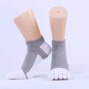 Calzini sportivi in cotone traspirante personalizzati a cinque piedi alla caviglia da uomo