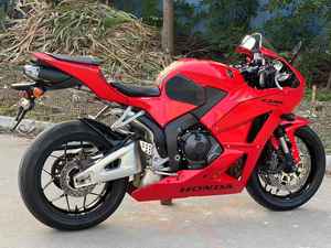 <span class=keywords><strong>Moto</strong></span> sportive à essence <span class=keywords><strong>Honda</strong></span> CBR600F5 pour les passionnés de <span class=keywords><strong>moto</strong></span> - Product Image 3