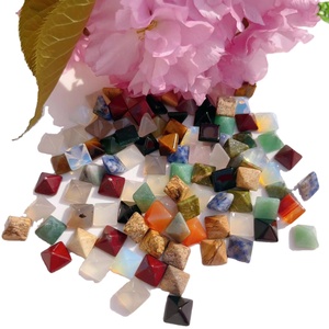 50 piezas 1 bolsa Mini forma de pirámide de cristal Natural variedades surtidas para decoración del hogar regalo DIY/<span class=keywords><strong>luna</strong></span> - Product Image 1