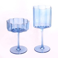 Verre à Martini en forme de pétale de fleur côtelé en gros gobelets de Champagne uniques vintage pour bar de mariage