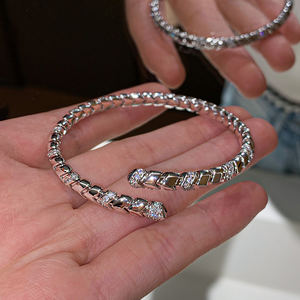 प्लेटिनम-प्लेटेड 18k गोल्ड जिरकोनिया-सेट सांप शैली की खुली बांगल महिलाओं के गहने थोक - Product Image 5