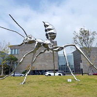 Sculpture d'abeille moderne en acier inoxydable pour la décoration de jardin extérieur, art contemporain en métal sur le thème des insectes, tailles et couleurs personnalisables