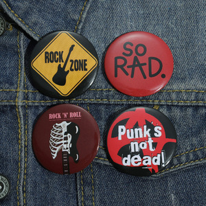 Spilla rotonda <span class=keywords><strong>Rock</strong></span> <span class=keywords><strong>N</strong></span> <span class=keywords><strong>Roll</strong></span> creativa con motivo musicale Punk distintivo in latta per feste con spilla in smalto regalo - Product Image 2