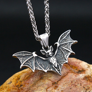 Yunnique – collier avec pendentif chauve-souris pour hommes, en acier inoxydable, rétro, Hip Hop, chaîne de pull, bijoux, cadeau - Product Image 1