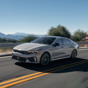 <span class=keywords><strong>Kia</strong></span> K5 2025 1.5t/2.0t Deluxe Ultimate Luxury Sport Sedan, voiture essence haute performance, 4 portes, 5 places, véhicules à essence <span class=keywords><strong>Kia</strong></span> - Product Image 1