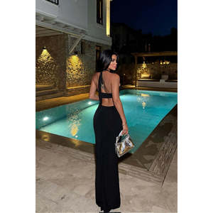 Robe de soirée noire à taille empire, design personnalisé, fente haute, strass, grande taille XS, style formel, col montant simple, longueur ras du sol - Product Image 1
