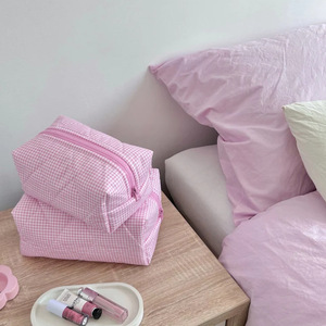 Esta bolsa de cosméticos a cuadros de estilo japonés y coreano, una bolsa de aseo femenina con gran capacidad y cremallera rosa, es muy popular. - Product Image 4