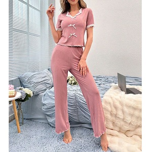 Ensemble de pyjamas en dentelle pour femmes, nouveau style d'été, haut de gamme, sexy, col en V, manches courtes, pantalon, deux pièces, vêtements de détente. - Product Image 1