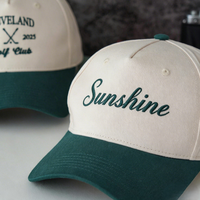 Casquette de baseball brodée bicolore ajustable avec patch en forme de chapeau