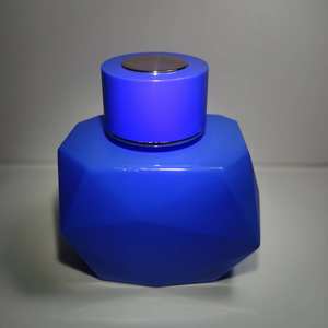 Bouteille de parfum en verre Unikely avec pulvérisateur à pompe Blue Hexagon Jamur Blue Design élégant et finition élégante - Product Image 2
