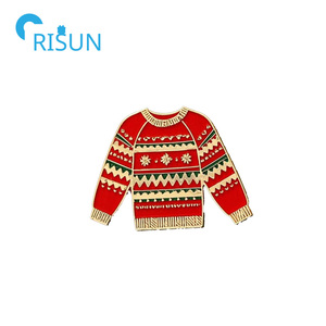 Pin de esmalte al por mayor con diseño de suéter navideño, insignia personalizada con logotipo para ropa de empresa, pin de solapa de esmalte con diseño de suéter 'Bah Humbug', regalo - Product Image 3