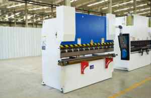 เครื่องพับโลหะแผ่นระบบ E21 รุ่นโปรโมชั่น 130T 3200 มม. พร้อมเพลาทอร์ชั่น ได้รับการรับรองมาตรฐาน CE รุ่น LM-PB70 คุณภาพสูง - Product Image 5