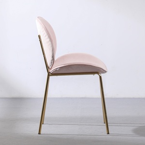 <span class=keywords><strong>Chaise</strong></span> de salle à manger de style <span class=keywords><strong>scandinave</strong></span> pour la maison, meubles d'intérieur minimalistes, pieds en métal doré, velours <span class=keywords><strong>rose</strong></span> - Product Image 3