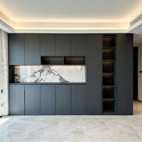 Maßgefertigter Massivholz-Wohnzimmerschrank Umweltfreundlich und Langlebig Moderner Einfacher Aufbewahrungsschrank Offenes Regal Vitrine