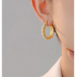 Boucles d'oreilles clous pour femmes en or plaqué zircon géométrique tendance rétro haut de gamme français, cadeau - Product Image 6